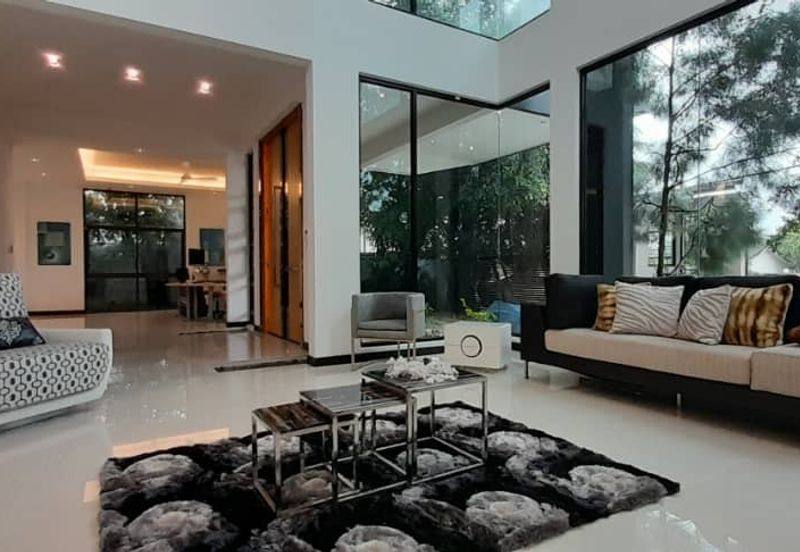 3 STY MODERN BUNGALOW CW POOL FOR RENT