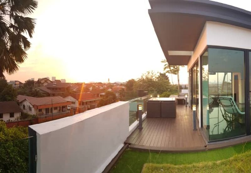 3 STY MODERN BUNGALOW CW POOL FOR RENT