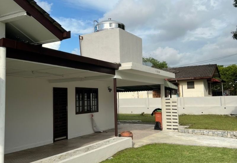 BUNGALOW IN UNIVERSITY GARDEN FOR SALE