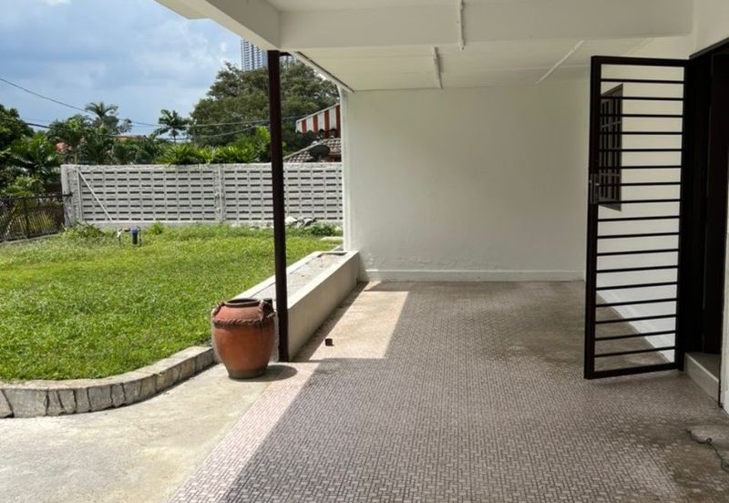 BUNGALOW IN UNIVERSITY GARDEN FOR SALE