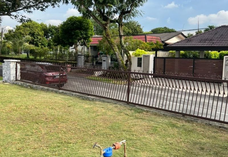 BUNGALOW IN UNIVERSITY GARDEN FOR SALE