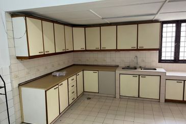 BUNGALOW IN UNIVERSITY GARDEN FOR SALE