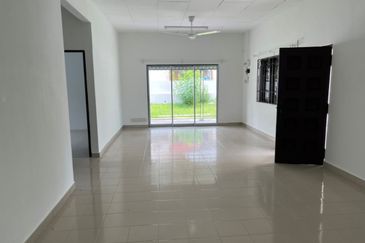 BUNGALOW IN UNIVERSITY GARDEN FOR SALE