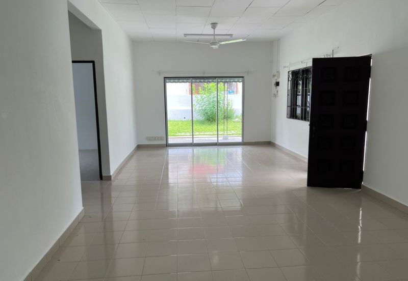 BUNGALOW IN UNIVERSITY GARDEN FOR SALE