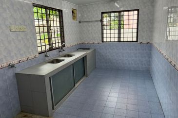 BUNGALOW IN UNIVERSITY GARDEN FOR SALE