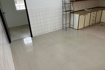 BUNGALOW IN UNIVERSITY GARDEN FOR SALE