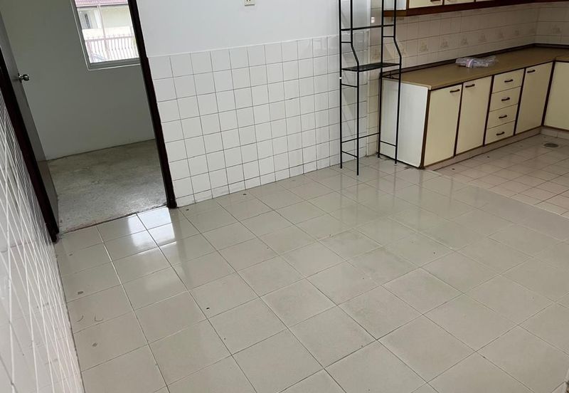 BUNGALOW IN UNIVERSITY GARDEN FOR SALE