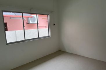 BUNGALOW IN UNIVERSITY GARDEN FOR SALE