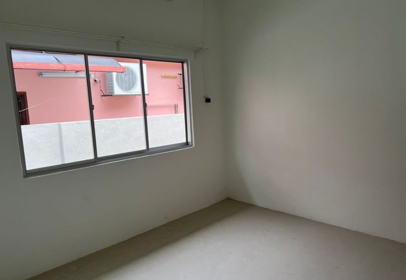 BUNGALOW IN UNIVERSITY GARDEN FOR SALE