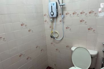 BUNGALOW IN UNIVERSITY GARDEN FOR SALE