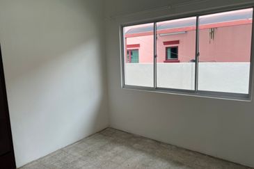 BUNGALOW IN UNIVERSITY GARDEN FOR SALE