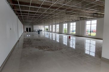 West Port, Pulau Indah