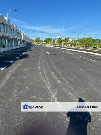 [ FIRST FLOOR ] New Shop Lot at Kajang East Vista Valley Semenyih, Selangor, Semenyih