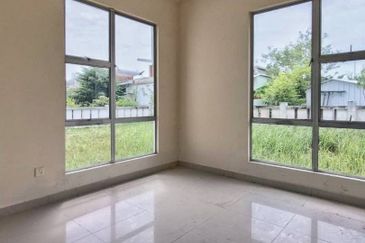 [ TERMURAH ]  Banglo 2Tkt di Bandar Enstek, Nilai Negeri Sembilan 