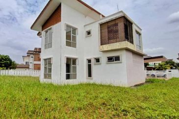 [ TERMURAH ]  Banglo 2Tkt di Bandar Enstek, Nilai Negeri Sembilan 