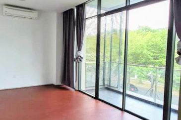 Mirage By The Lake @ Perdana Lakeview West