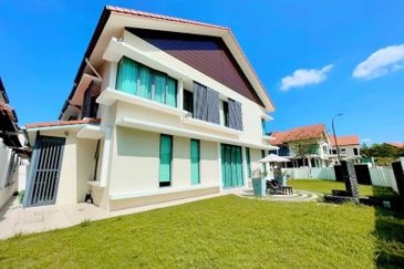 Lukisan @ Alam Impian