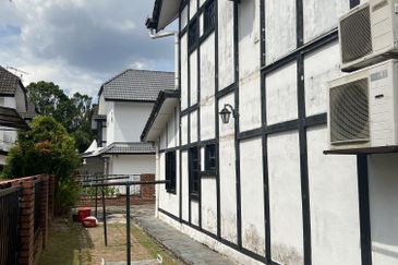 SL 8, Bandar Sungai Long