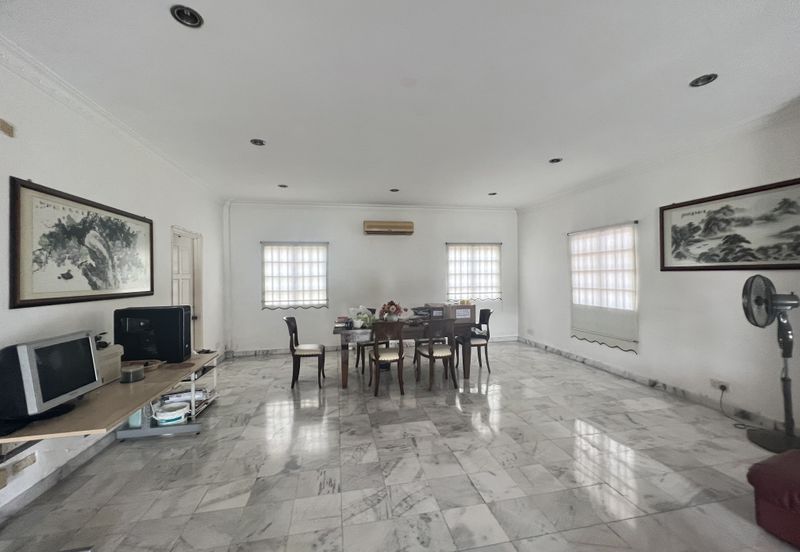 SL 8, Bandar Sungai Long