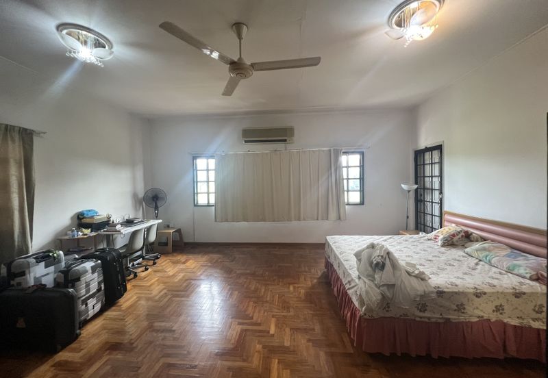 SL 8, Bandar Sungai Long