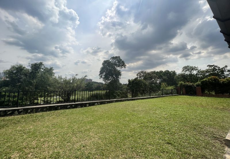 SL 8, Bandar Sungai Long