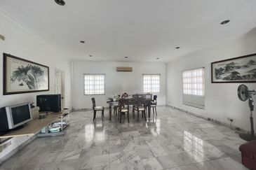 SL 8, Bandar Sungai Long