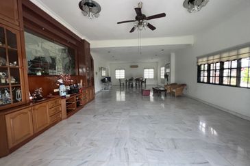 SL 8, Bandar Sungai Long