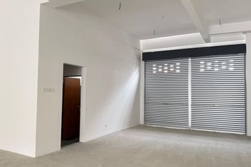 Tmn Molek-Premium 3-Storey Shop Offices for Rent