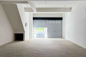 Tmn Molek-Premium 3-Storey Shop Offices for Rent