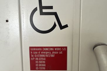 Tmn Molek - Three-adjoining Shop for SALE