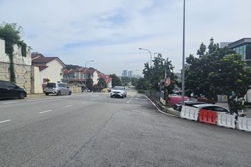 32 Avenue, Bukit Serdang