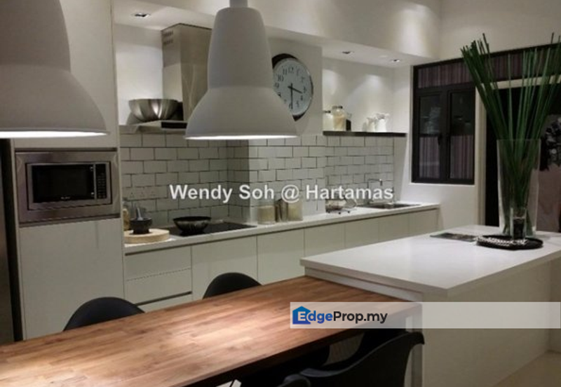 East Parc @ Menjalara