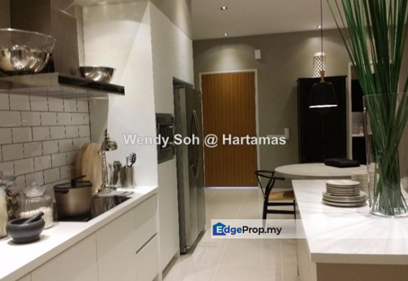 East Parc @ Menjalara