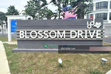 2 Storey Shop @ Bandar Rimbayu Blossom Drive/Square - Ground Floor (limited unit)