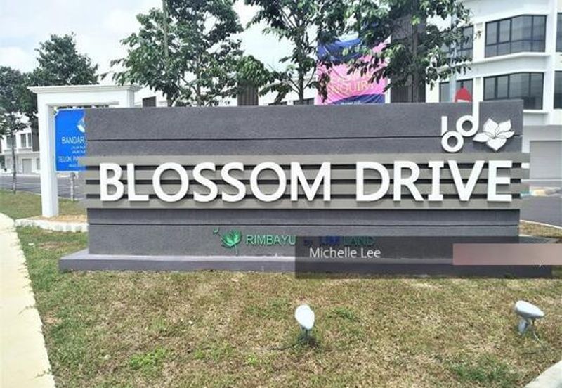 2 Storey Shop @ Bandar Rimbayu Blossom Drive/Square - Ground Floor (limited unit)