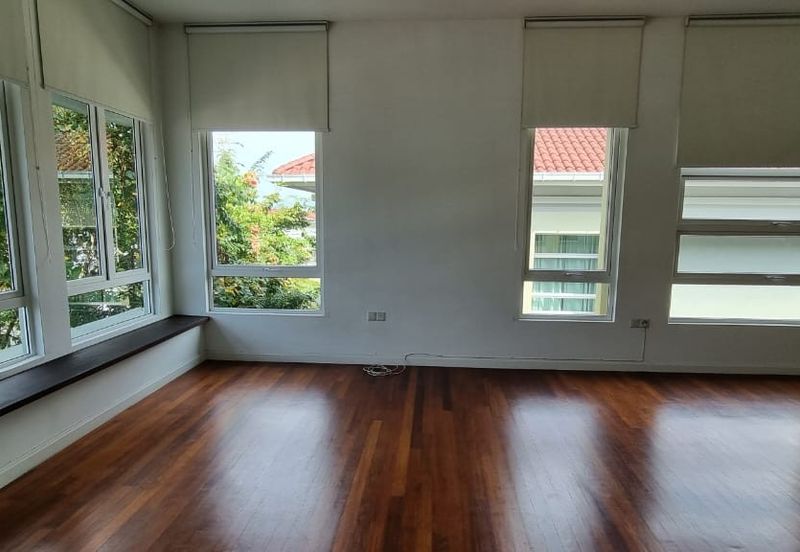 Rafflesia @ The Hill