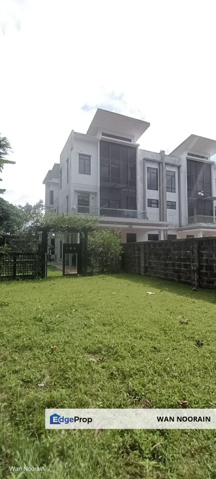 Residensi Emeri, Kemensah 3 sty Semi D with Pool, Selangor, Ampang