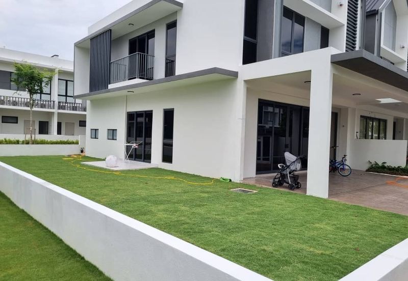 Lucent Residence @ twentyfive.7