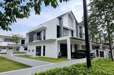 Lucent Residence @ twentyfive.7