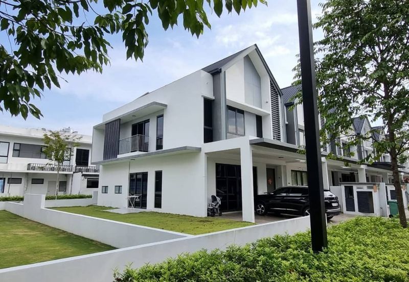 Lucent Residence @ twentyfive.7