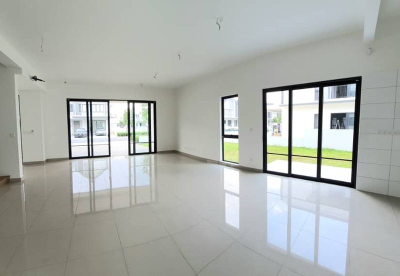 Lucent Residence @ twentyfive.7