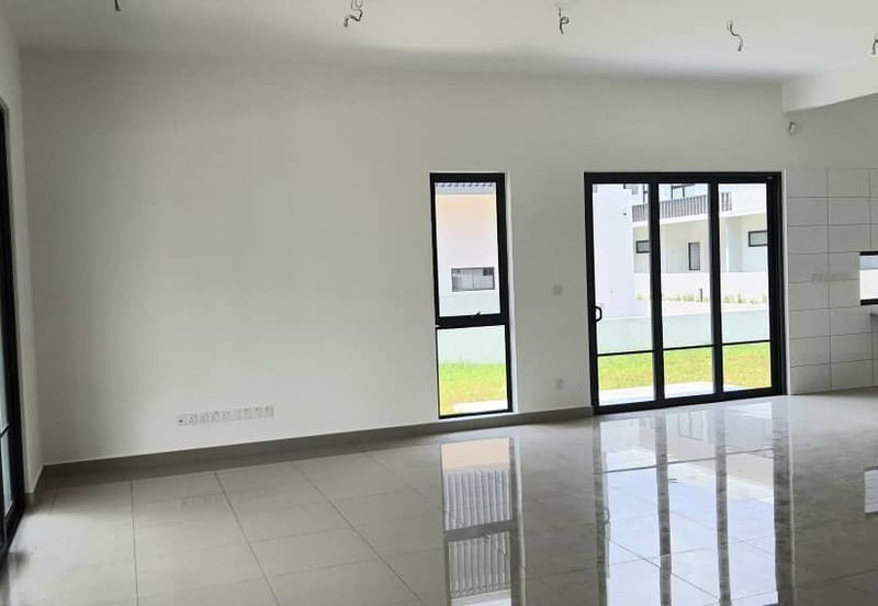 Lucent Residence @ twentyfive.7