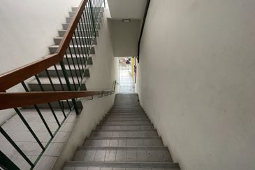 🏠 3-Storey Terrace Shop-Lot for Sale, Off Jalan Gasing, PJ, KL Kuala Lumpur | Walk-Up 🏠