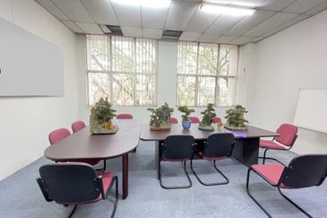 🏠 3-Storey Terrace Shop-Lot for Sale, Off Jalan Gasing, PJ, KL Kuala Lumpur | Walk-Up 🏠