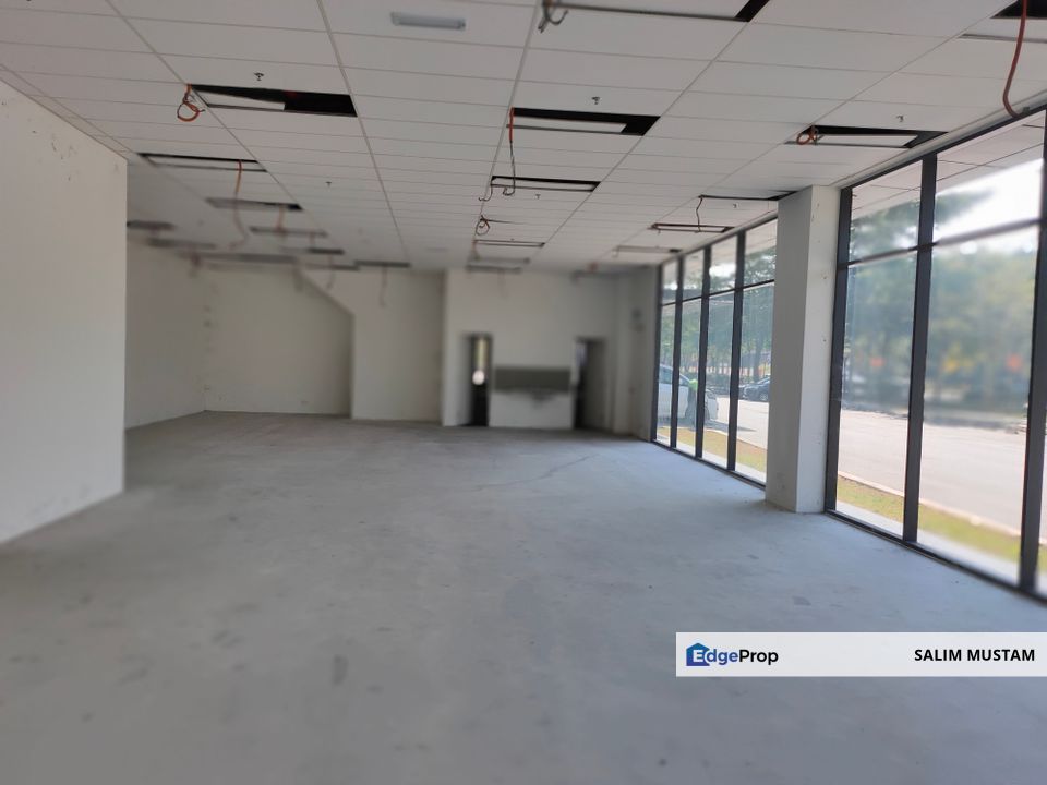 Prominent Grade A Office Building at Front Row, Facing Main Road, Selangor, Cyberjaya