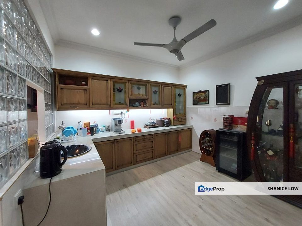 Bandar Bukit Puchong 2 storey Semi-d 3400sf 6 bedrooms 5 batahrooms fully extended and renovated for Sale, Selangor, Puchong