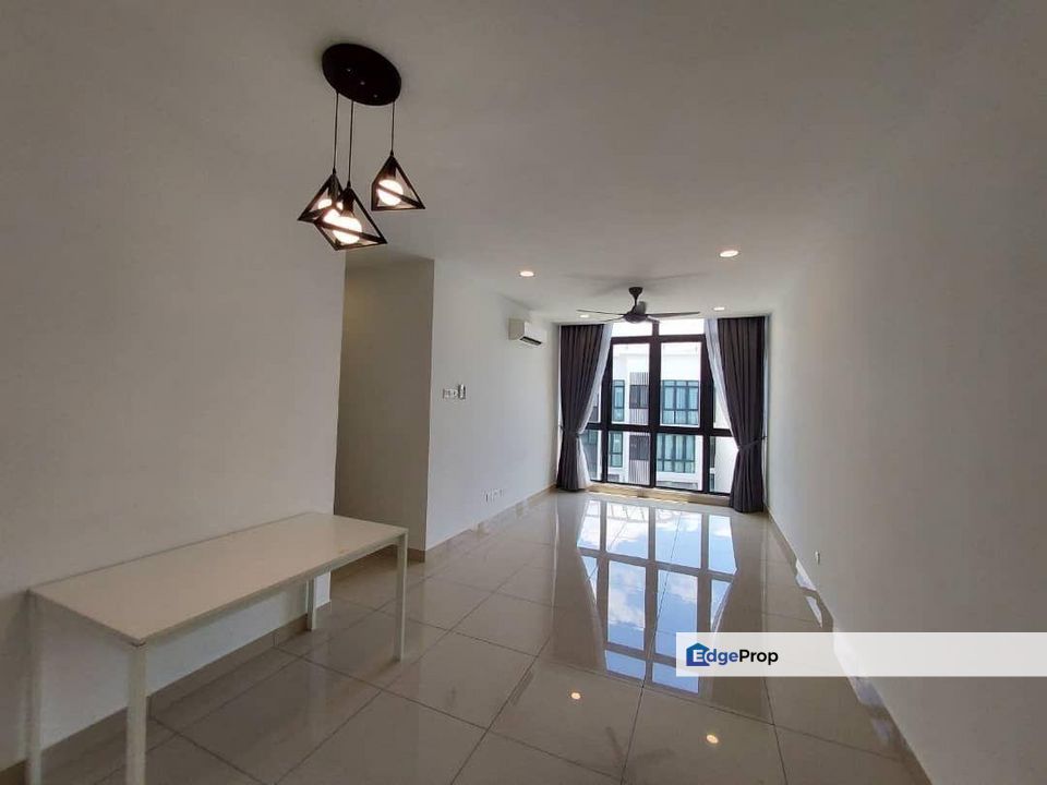 H2O Residences 880sf 4 bedrooms 2 bathrooms semi furnished for RENT, Selangor, Ara Damansara