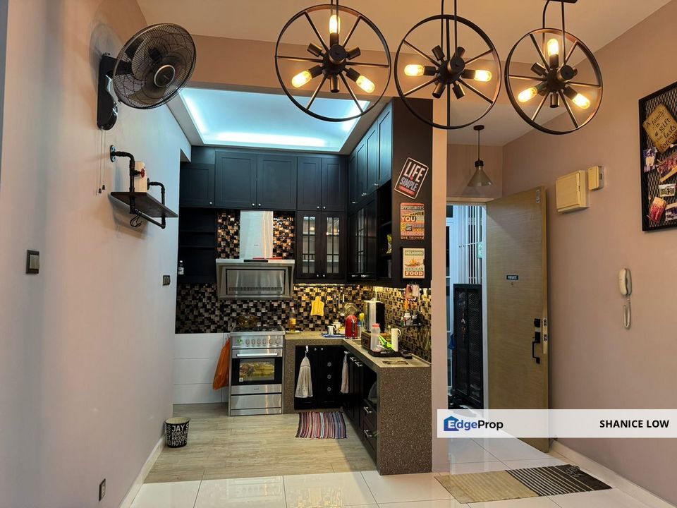 Skypod Residences 881sf 2rooms 2baths 2parking semi furnished for Sale, Selangor, Puchong