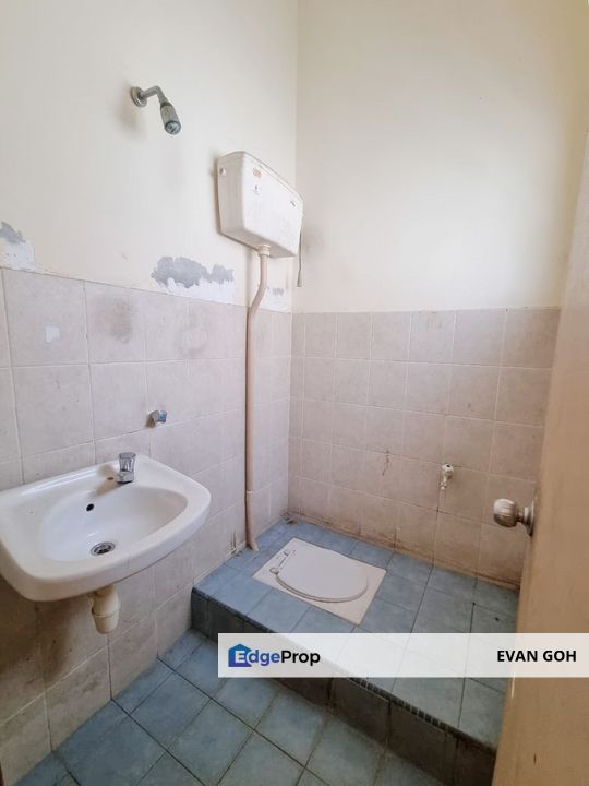 Bandar Nusaputra, Puchong South 2 Storey Terrace for Sale End Lot Below Market Value, Selangor, Puchong