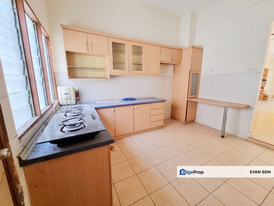 Bandar Nusaputra, Puchong South 2 Storey Terrace for Sale End Lot Below Market Value, Selangor, Puchong